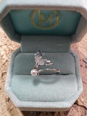 Nwt LAMENO Silver Whale Take & Pearl Ring - Silver with White Pearl